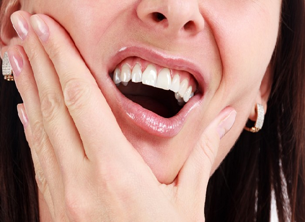 Cómo saber si hay infección en un Implante Dental